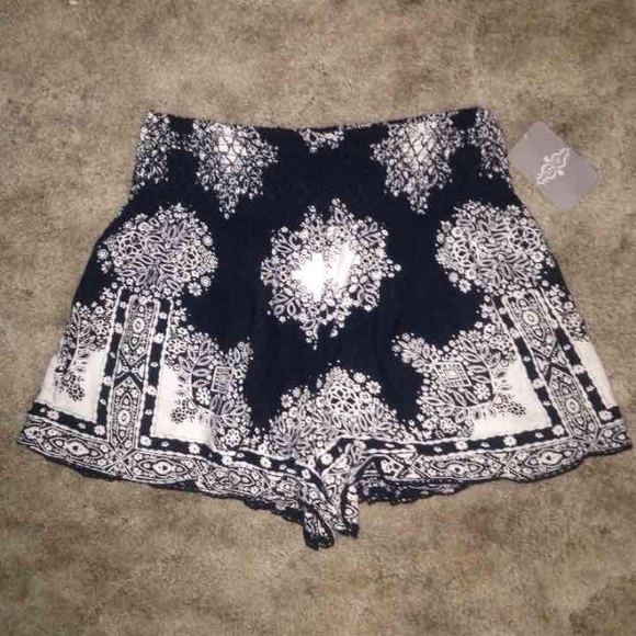 NWT ANGIE HIGH WAIST FLOWY SHORTS BLACK FLORAL