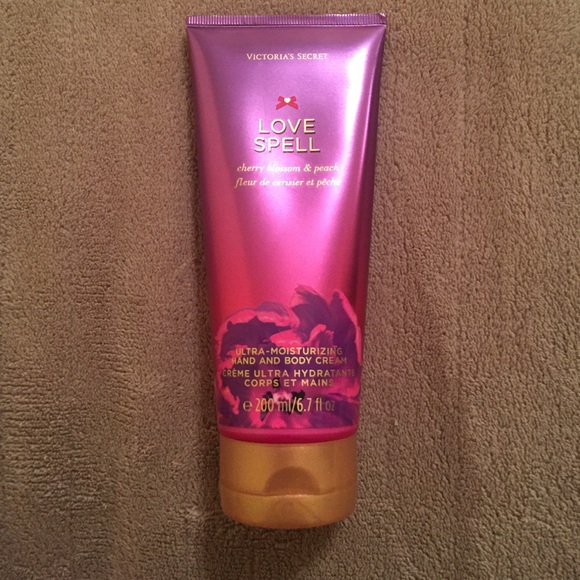 6.7 fl oz VS love spell lotion