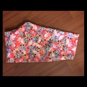 Women's lulu lemon floral crop