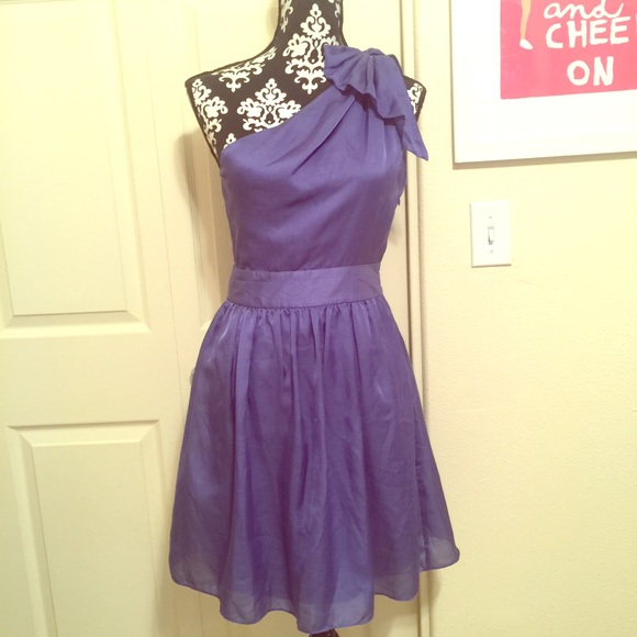 The Limited - Picture 1 of 4