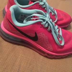 Rare bubblegum Nike air max!! MUST GO