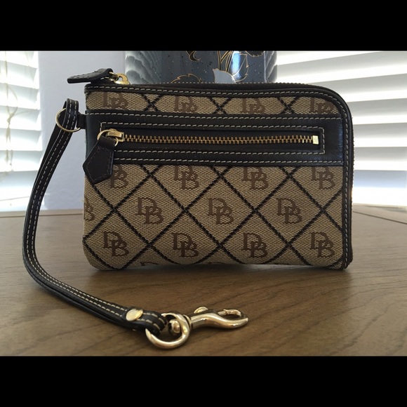 ‼️SOLD✨AUTHENTIC DOONEY AND BOURKE WRISTLET WALLET