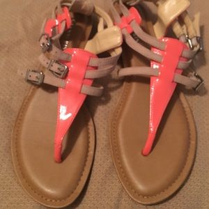 Cute Gianni Bini sandals!! MUST GO