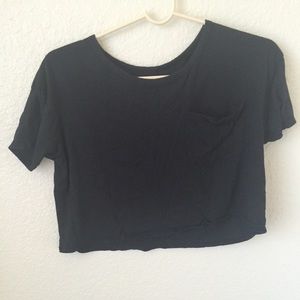 Black cropped tee
