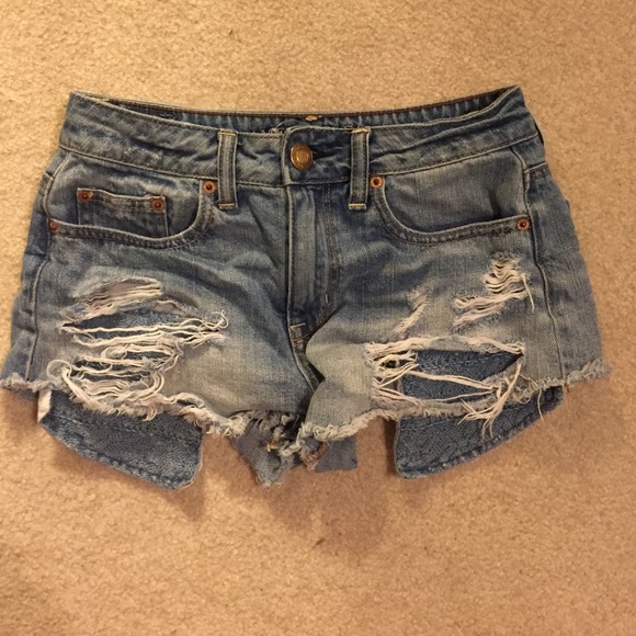 American eagle outfitters distressed shorts!!