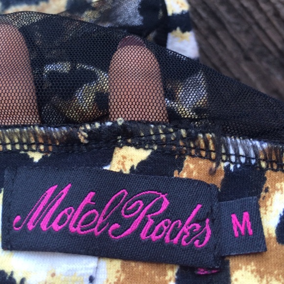 Motel rocks leopard crop w/ mesh back - Picture 4 of 4