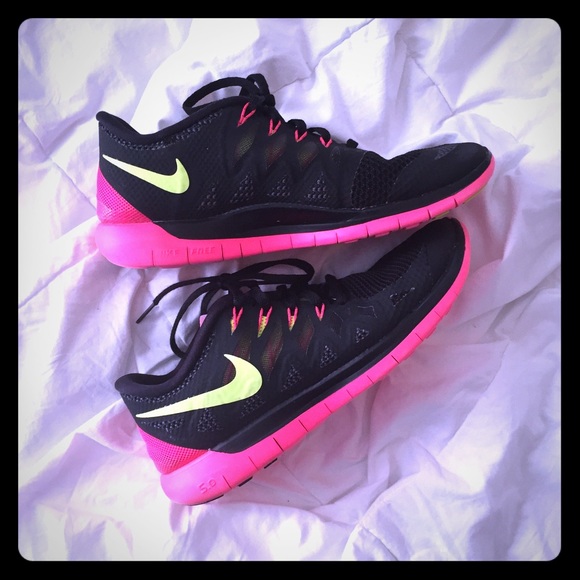 Nike free run black pink size 8