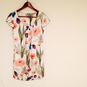 ✨🌷HP Floral print dress with tie.