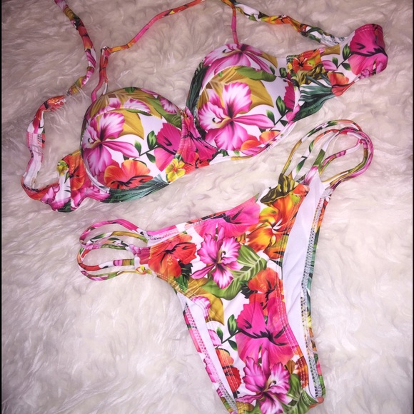 Paradise 2 piece Bikini - Picture 2 of 2