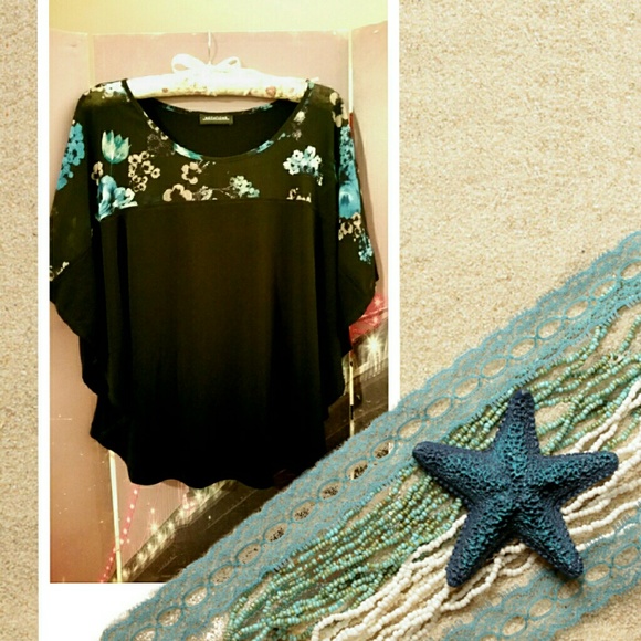 Notations brand new floral mesh combo top