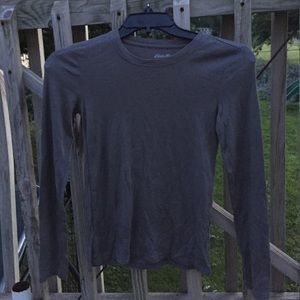 Long sleeve gray crew neck t-shirt