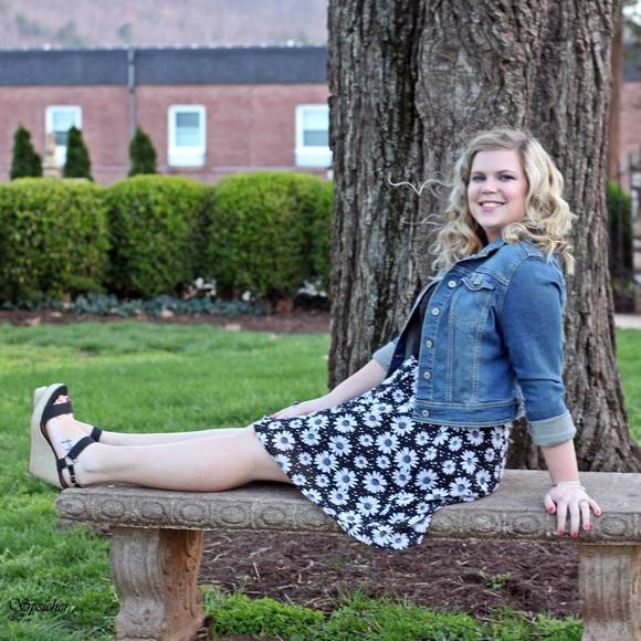 Meet your Posher, Kelli - Picture 1 of 1