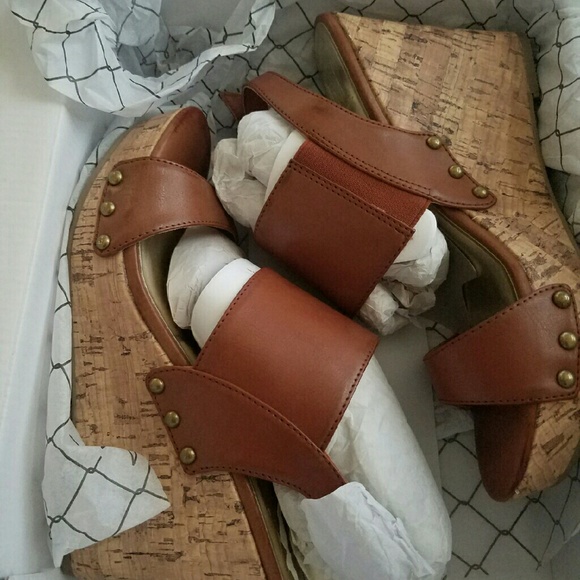Beautiful Cognac Wedges - Picture 4 of 4