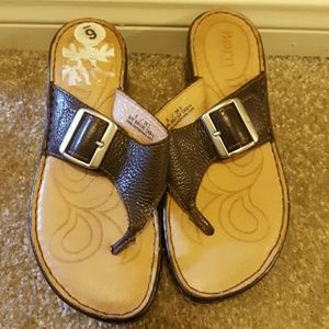 Born sandals