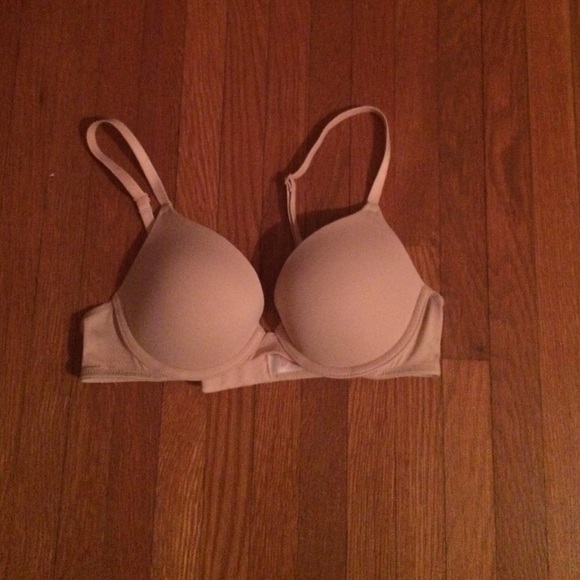 Pink wear everyday bra in nude, AMAZING condition.