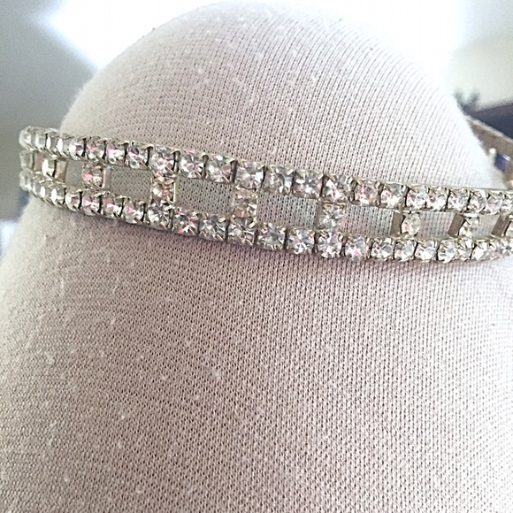 Adjustable stretch rhinestone choker