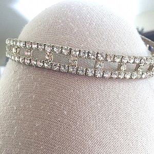 Adjustable stretch rhinestone choker