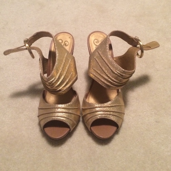 Gold wedges