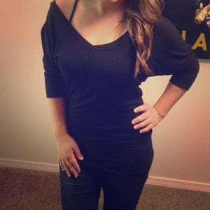 V-neck quarter length black slouchy top