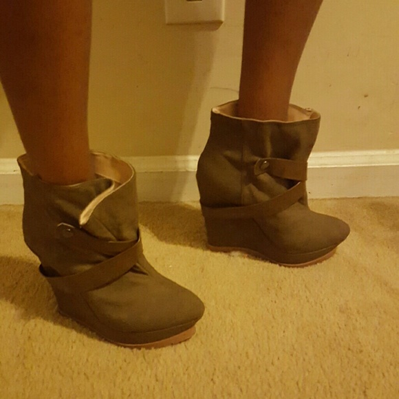 Never worn Shoe Dazzle shoe bootie