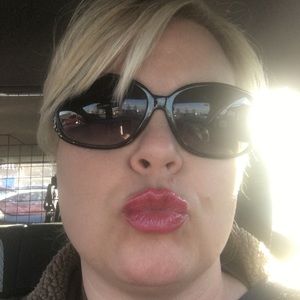 Meet your Posher, Lorinda