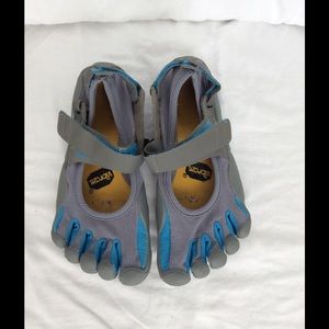 Vibram 5 Finger Shoes size 37