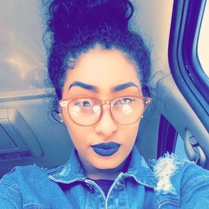 Meet your Posher, Lenisa