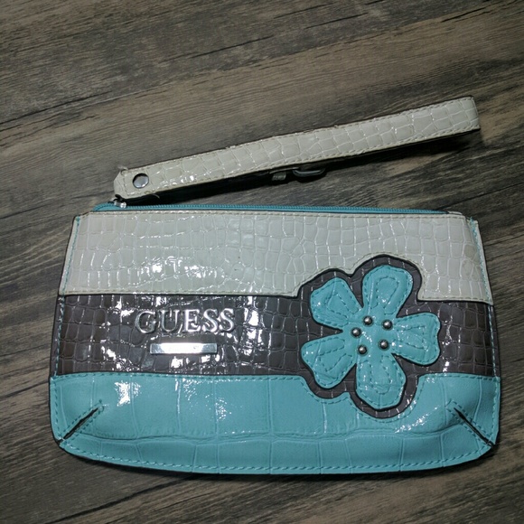 Guess clutch