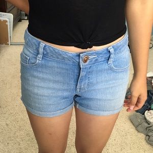 cute Jean shorts light wash