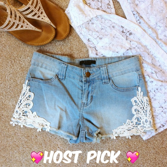 💥SALE🎉Jean Shorts & White Appliqué
