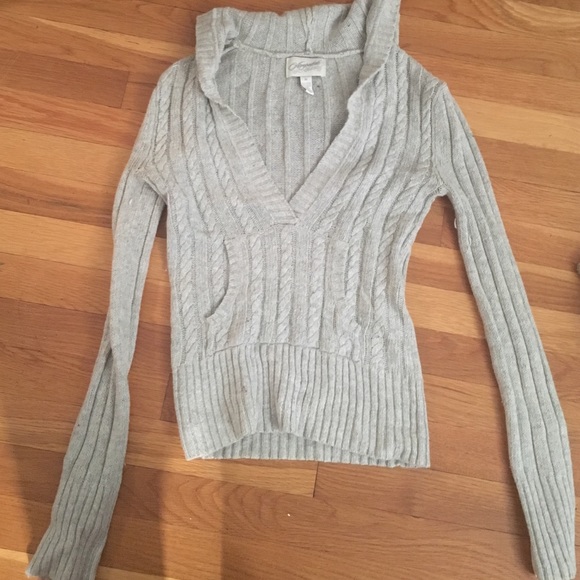Grey v-neck hooded grey sweater