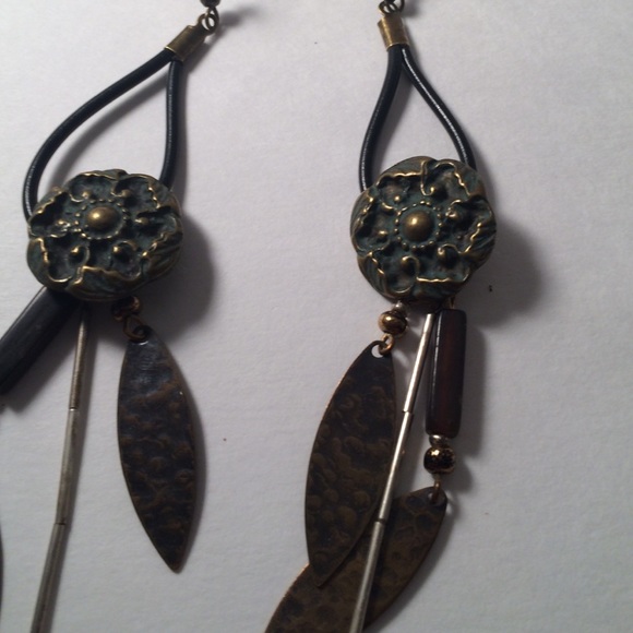 Beautiful  buttons metal  ,, leather earrings - Picture 2 of 4