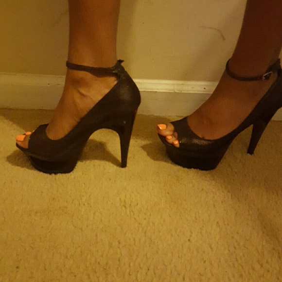 Jessica Simpson Metalic Open Platform **SOLD**