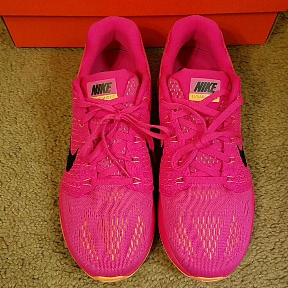 SOLD!!!! Women's Nike Lunarglide 7 sneakers - Picture 2 of 4