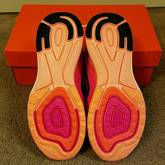 SOLD!!!! Women's Nike Lunarglide 7 sneakers - Picture 3 of 4