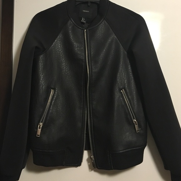 Forever 21 Jackets & Blazers - MAKE AN OFFER‼️Forever 21 FauxLeather Jacket S
