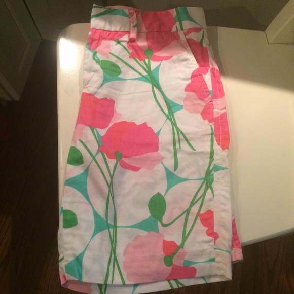 Size 4 Lilly Pulitzer Bermuda shorts