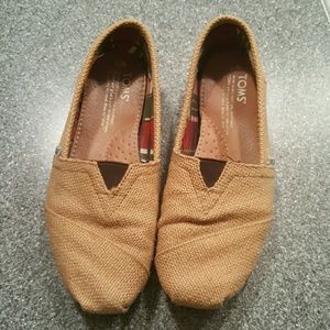 Toms