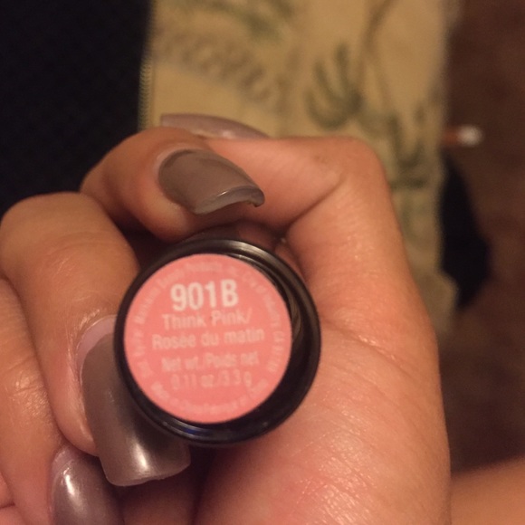 Lipstick - Picture 3 of 4