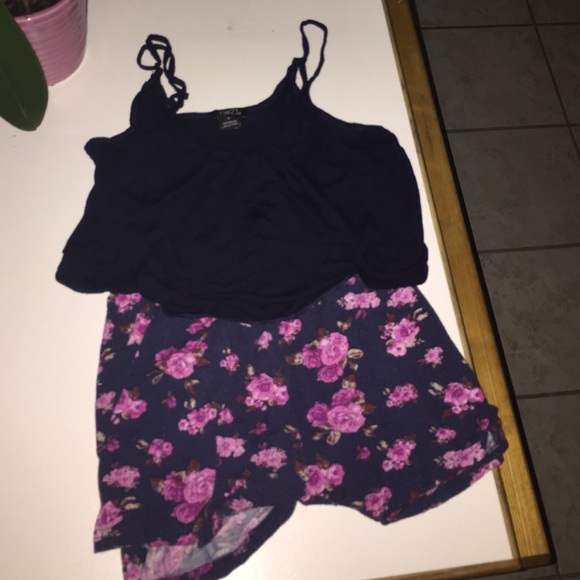 Rue 21 Romper navy blue with pink flowers - Picture 1 of 1