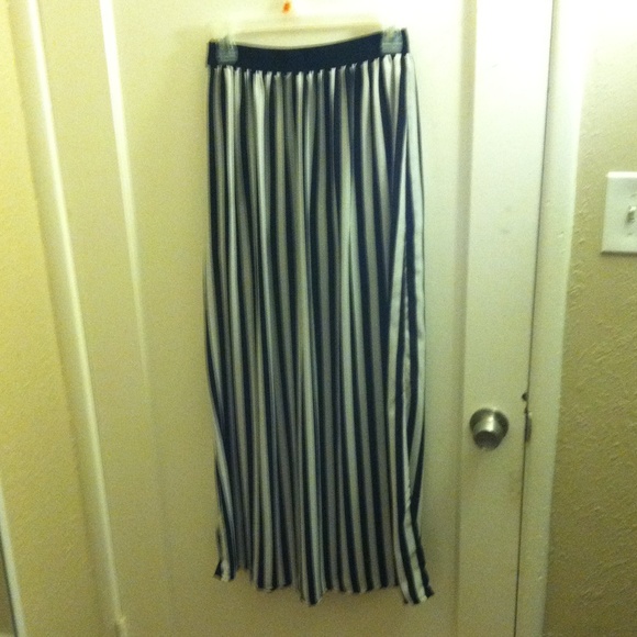 Long skirt floor length.