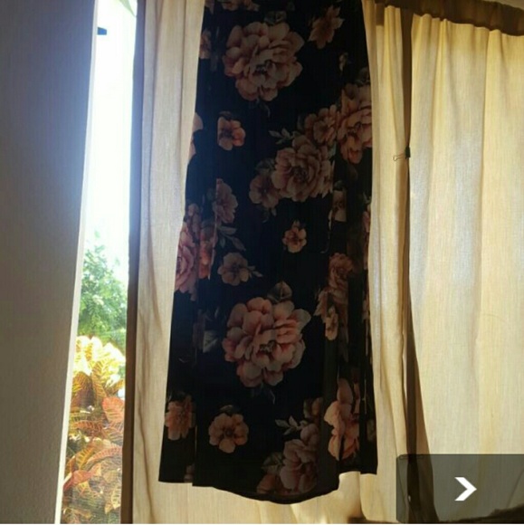 Forever 21 high slit maxi skirt - Picture 2 of 4