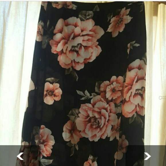 Forever 21 high slit maxi skirt - Picture 4 of 4