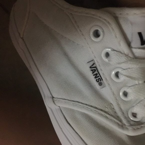 White vans - Picture 2 of 4