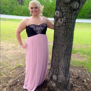 Prom/formal dress size 15/16.