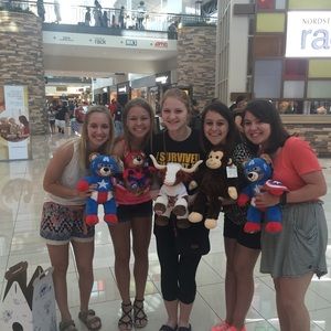 Meet your Posher, Hallie