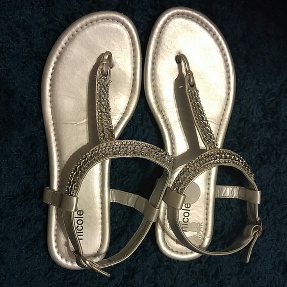 Super cute sliver sparkle sandals!