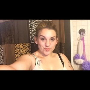 Meet your Posher, Elissa