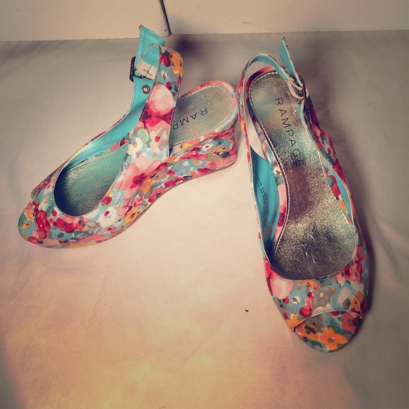 Floral wedges  size 8