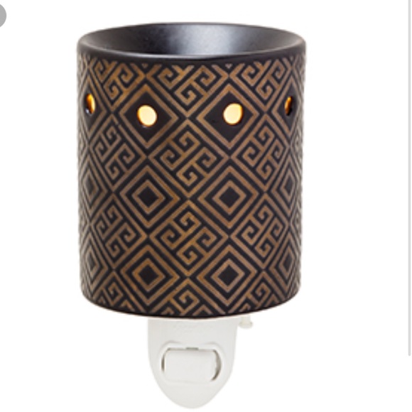 Georgian Scentsy Plugin Warmer